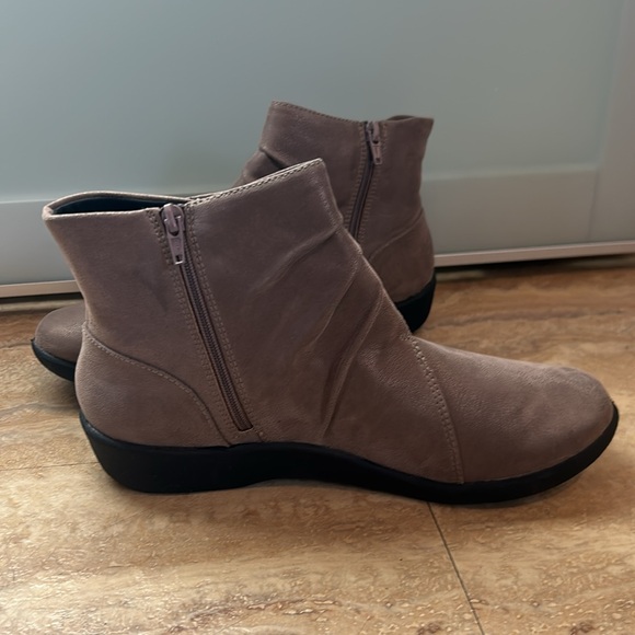 Clarks rani ankle boot lightweight pewter tan new size 7 cloudsteppers - Picture 2 of 7